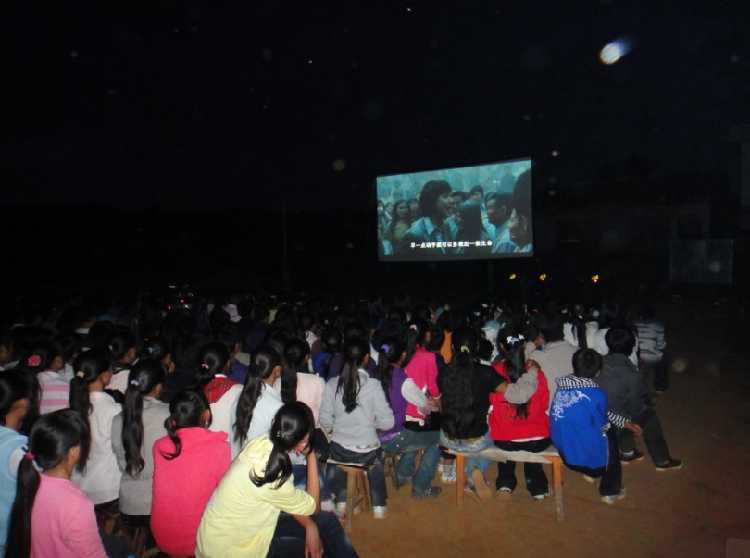 华严村——农村电影放映